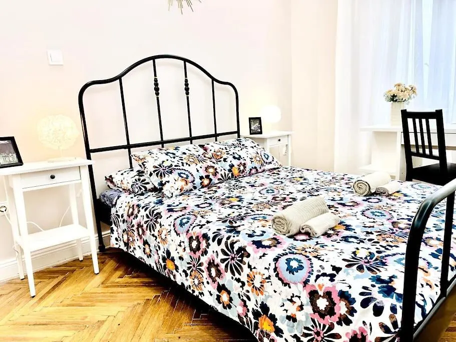 F1 Ultra Central Danube Flat Budapest Hongrie